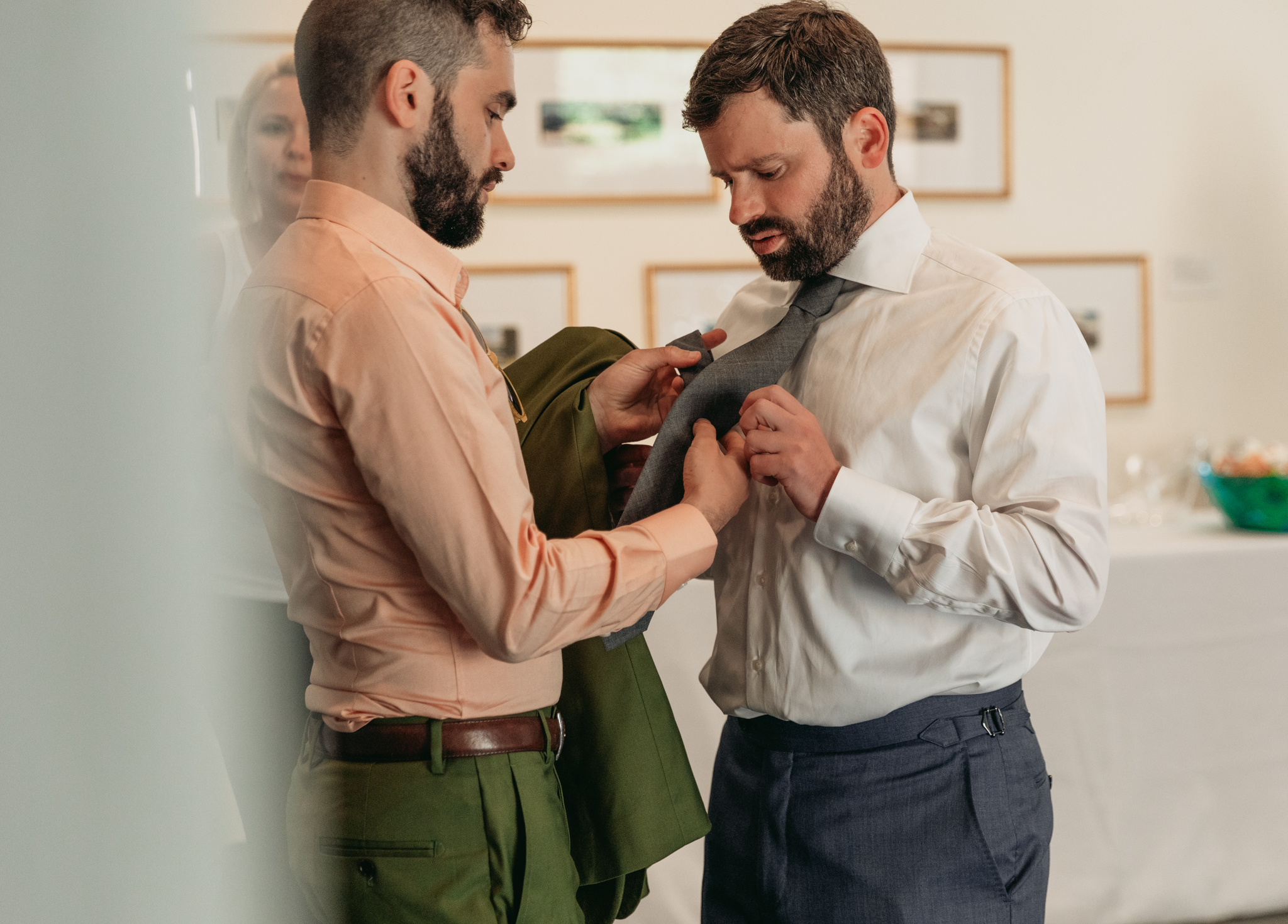 groom getting ready for wedding boscobel house and gardens