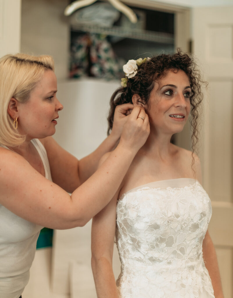 bride getting ready for wedding boscobel house and gardens