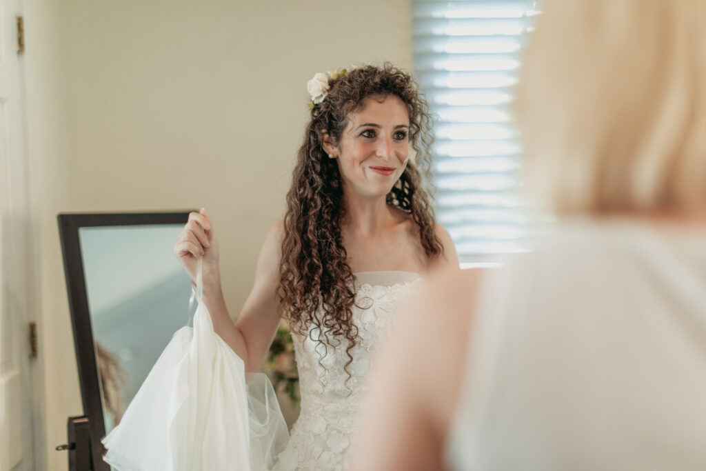 bride getting ready for wedding boscobel house and gardens